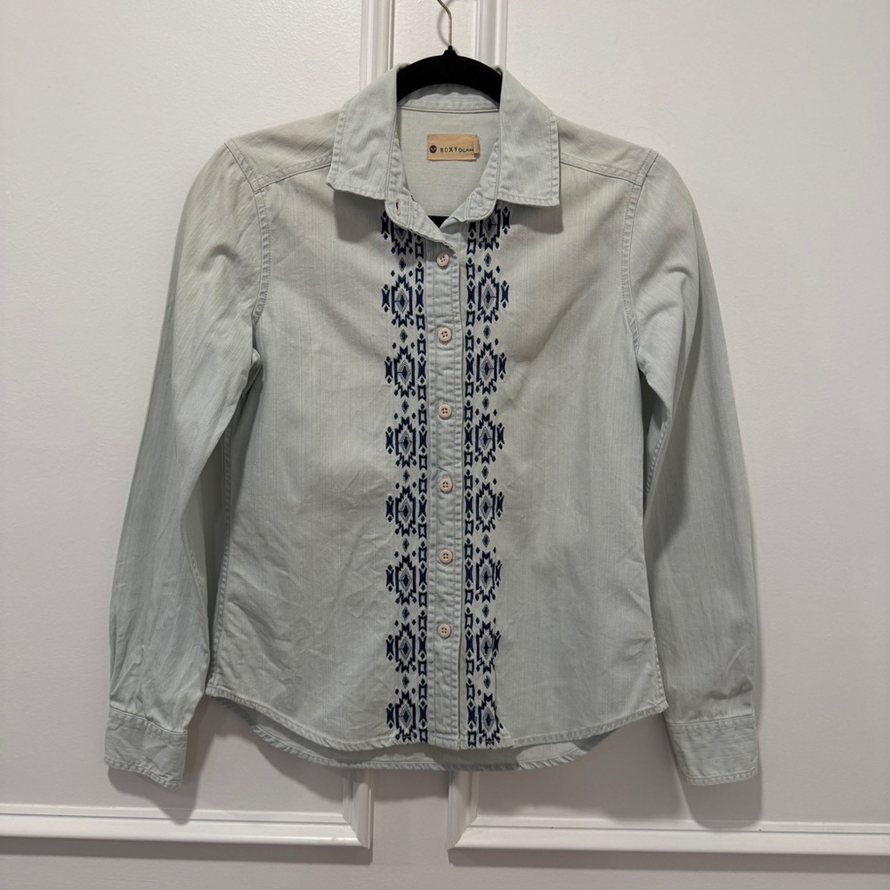Roxy Light Blue Denim Shirt Size S Embroidered‎ Long Sleeve Button-Down Top